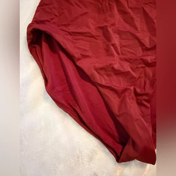 Andie’s Elegant Burgundy One-Piece Swimsuit - Picture 3 of 6